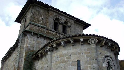 A igrexa romnica de de Eir, chamada O Mosteiro, pertenceu a un antigo convento