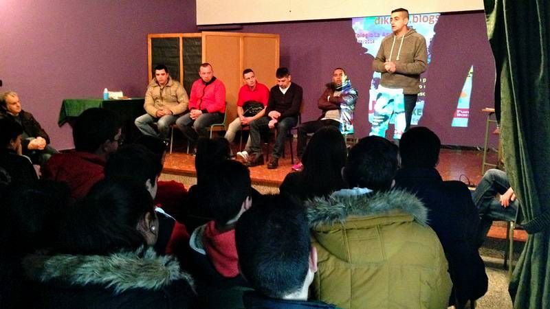 El fuerte oleaje pone en vilo a la costa gallega.Los internos de Teixeiro explicaron en La Asunci�n de Sarria los peligros de las drogas