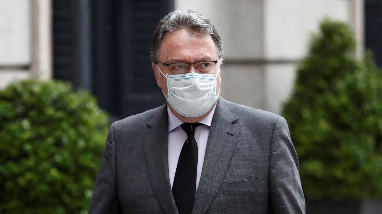 Los camioneros de Castrill�n animan el confinamiento a ritmo de claxon.El diputado de Foro Isidro Mart�nez Oblanca a su llegada al Congreso para asistir al pleno que aprobar� con una amplia mayor�a una nueva pr�rroga del estado de alarma