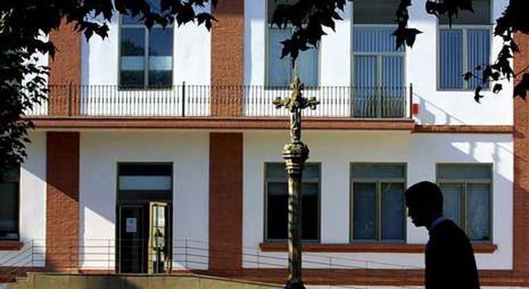 Dos equipos situados en un balcón del consistorio darán acceso a Internet en la plaza.