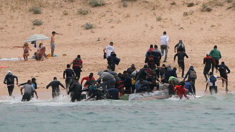 Los inmigrantes llegan a la playa de Tarifa