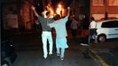 Amigos en una noche de fiesta por el barrio de A Magdalena en los 90