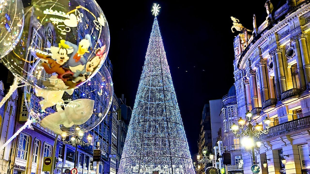 Las imgenes deAs Gndaras, el barrio que ms brilla en Navidad en Lugo