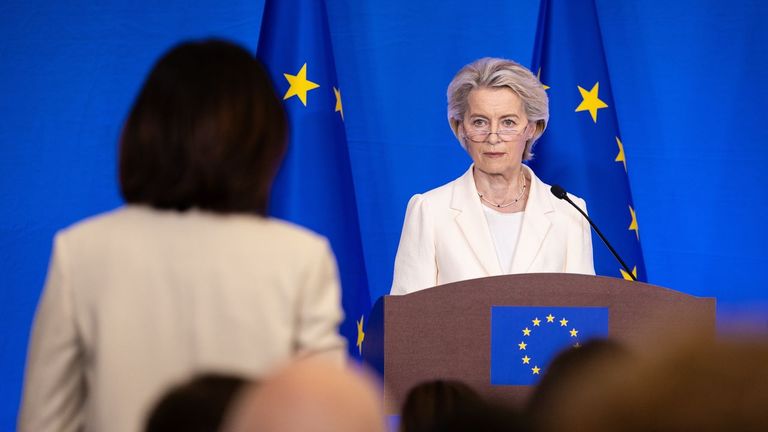 Bruselas aprueba aranceles de represalia de 93.000 millones a bienes de EE.UU.