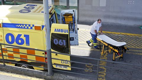 Entrada del servicio de urgencias del Hospital Montecelo, en Pontevedra, donde hubo un brote de covid que efect a varios trabajadores