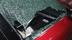 Los ladrones rompieron la ventanilla del asiento del copiloto utilizado una palanca