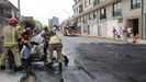 Los servicios de emergencias limpiando la calzada en Rosala de Castro