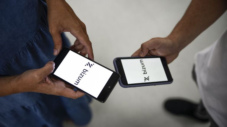 Bizum llega a cuentagotas a las tiendas y en función del banco