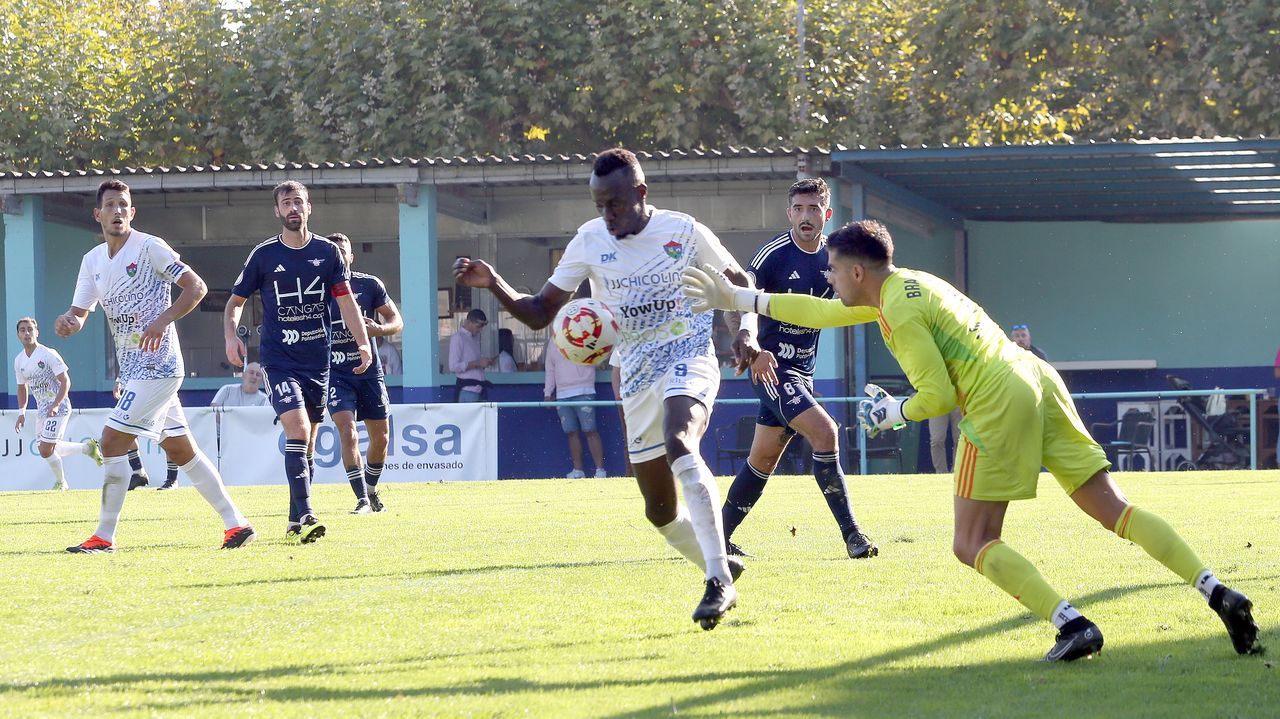 Alassane (en una foto del partido de la semana pasada en Barraa) abri el marcador en Sarria.