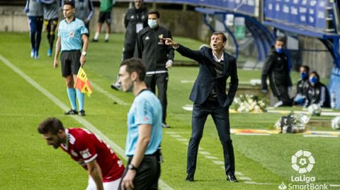 Ziganda Real Oviedo Ponferradina Carlos Tartiere.Ziganda da instrucciones durante el encuentro ante la Deportiva Ponferradina