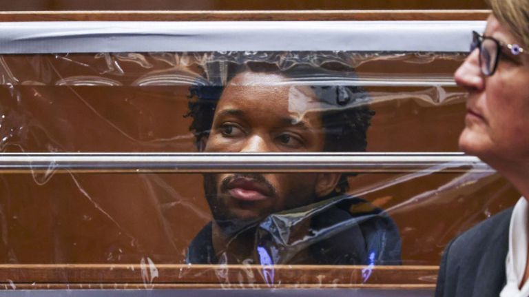 La menor hallada muerta en el coche del cantante D4vd tenía múltiples heridas