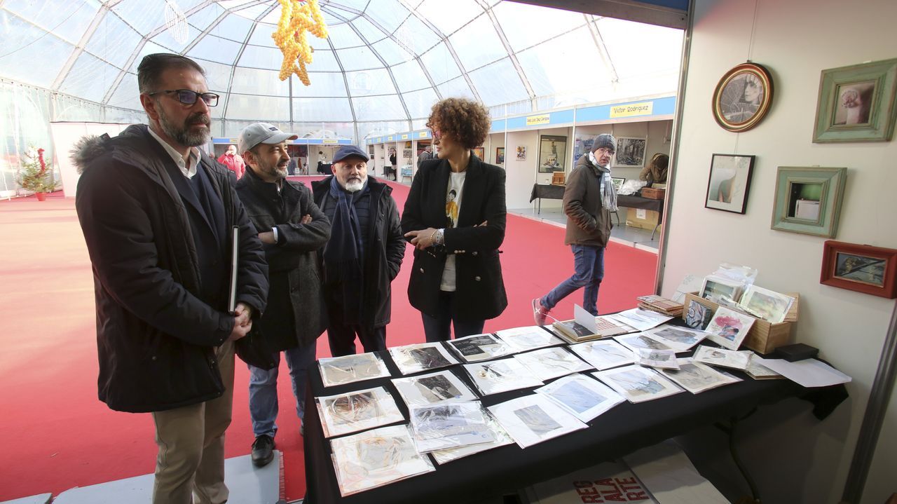 La Navidad ilumina A Corua.Inauguracin de RegalArte en la plaza de Armas. 