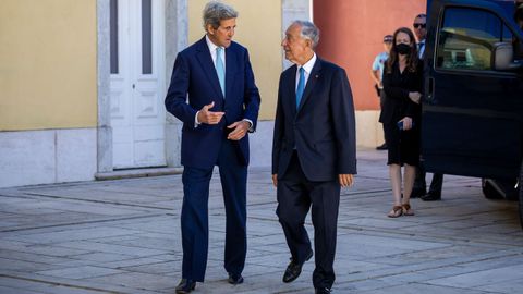 John Kerry y Rebelo de Sousa, presidente de Portugal, este martes en la Conferencia de los Ocanos