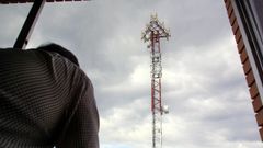 Una antena de telefonía móvil situada en el barrio de la Estación de Monforte
