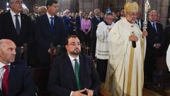 El presidente del Principado, Adrián Barbón (c-sentado) durante la misa ofrecida por el Arzobispo de Oviedo, Jesús Sanz (d) durante los actos organizados en el Santuario de Nuestra Señora de Covadonga