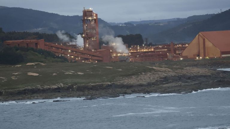 El complejo de Alcoa liberó 492.000 toneladas de CO2 en el 2025, según Ogacli