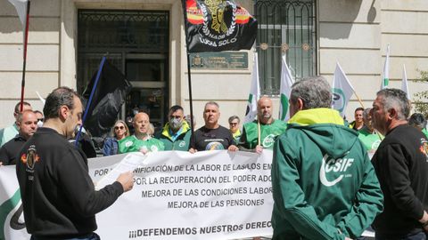 CSIF y Jupol pidieron mejoras laborales frente a la Subdelegación del Gobierno en Lugo.