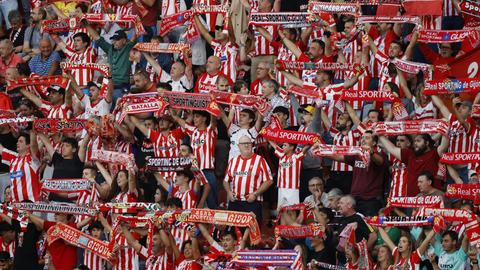 Derbi asturiano entre el Real Sporting de Gijon y el Real Oviedo en El Molin�n
