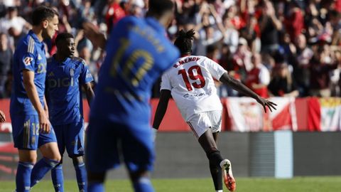 El entrenador del Real Oviedo, Luis Carri�n