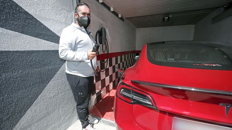 «Con cuatro coches eléctricos en la empresa ahorro 1.400 euros al mes en gasolina»