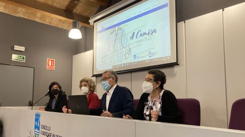 Melania Cruz, Margarida Pizcueta, Alfredo García y Rosario Álvarez en la presentación en O Barco de Valdeorras