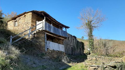 Una de las casas donde se rod O que arde est en Navia de Suarna.