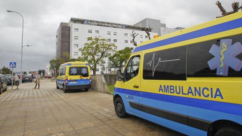 Ambulancias ante el CHUF