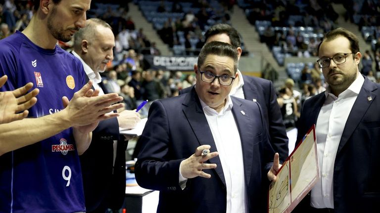 Epi, entrenador del Monbus Obradoiro: «Una de las claves del Palencia es su performance defensiva»