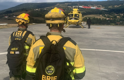 Bomberos de BRIF Tineo actuando en la zona de Aller