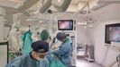 Equpo de cirugía general y digestiva del Hospital Universitario A Coruña (Chuac) operando con el robot Da Vinci.