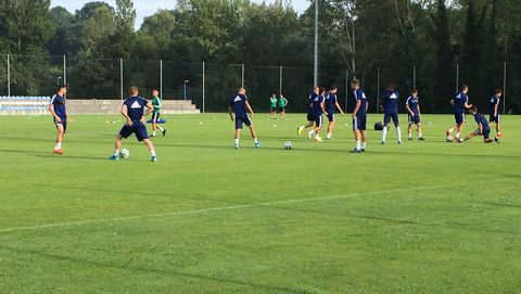 Los jugadores del Real Oviedo ejercit�ndose en El Requex�n