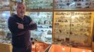 Pepe Fernndez elige como su rincn el museo de los minerales que abri en Vilamartn de Valdeorras en 1995
