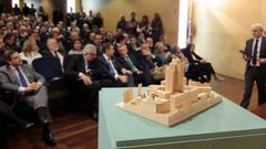 El arquitecto Alfonso Penelas informa al presidente de la Xunta Alberto Nez Feijoo de la disposicin de la futura Cidade da Xustiza