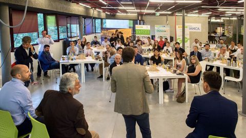 El alcalde ofrece La Molinera para la Aesia. Allí se celebraban actividades de alfabetización digital y jornadas de todo tipo (en la imagen, una sobre start-ups) hasta que Jácome reconvirtió las instalaciones en un centro de inteligencia artificial que no ha llegado a cuajar.