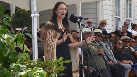 Jacinda Ardern, en la toma de posesión del nuevo primer ministro neozelandés Chris Hipkins