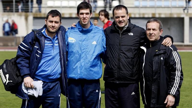 Algunos coches aparcaban con las cuatro ruedas en la acera