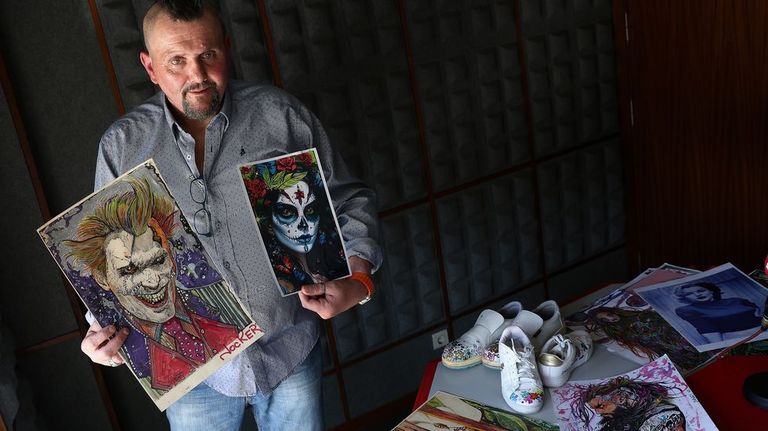 Del oscuro mundo de las drogas a la paleta multicolor de láminas y murales: «<span lang=