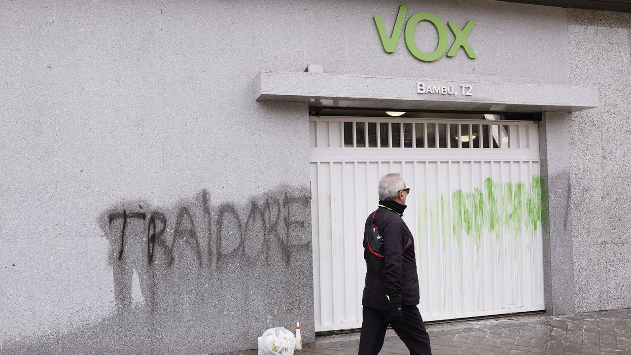 La sede de Vox en Madrid amanece con pinturas ofensivas tras las ...