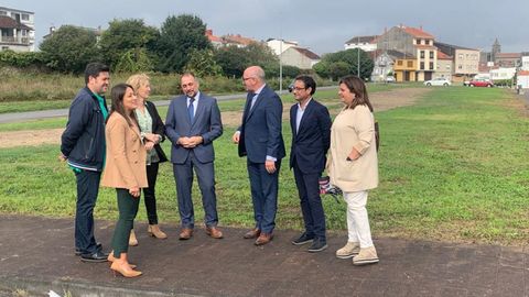 Tras la firma se realizó una visita a los terrenos en los que se ubicará el nuevo centro de salud.