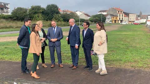 Tras la firma se realiz una visita a los terrenos en los que se ubicar el nuevo centro de salud.