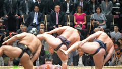 Donald y Melania Trump observan la competicin de sumo junto a Shinzo Abe y su mujer, Akie