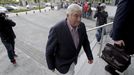 Lino Rodríguez, alcalde de Pol, entrando a los juzgados de Lugo en el año 2015
