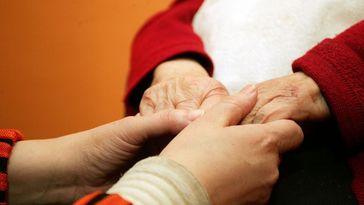 La profesora de Fisioterapia Raquel Leir�s ha puesto en marcha un sistema para prevenir ca�das