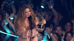 Shakira recibe un premio de reconocimiento a su carrera de los MTV Music Awards