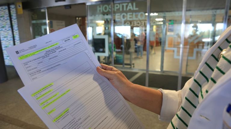 Un hombre al que le dieron el alta médica en abril sigue ingresado en el hospital de Pontevedra porque es dependiente y no hay a dónde mandarlo