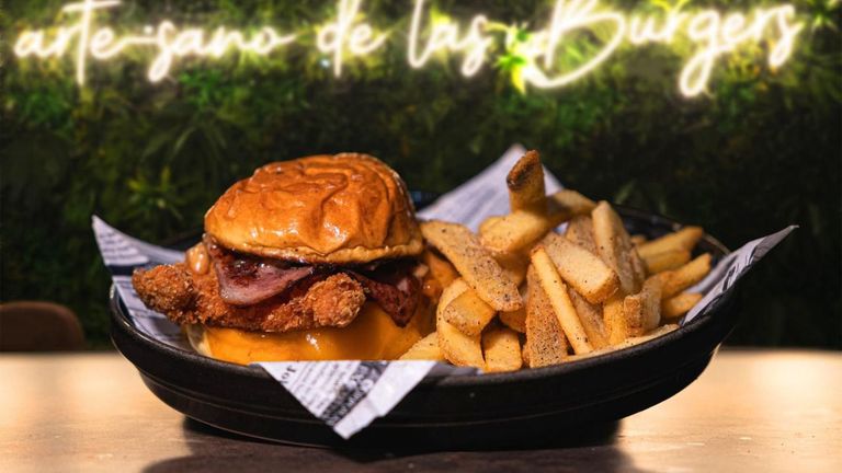 Las hamburguesas de Güelitos Burger son elaboradas de manera artesanal
