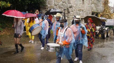 Desfile de entroido entre Barcia y Vilaverde en Meln