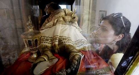La reliquia de Santa Minia expuesta en Brin recibi la visita de miles de devotos. 