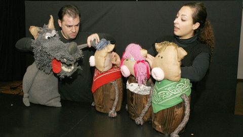 Teatro do Andamio representar A verdadeira historia dos tres porquios e o lobo feroz dentro de la programacin del 25N de Cerceda.