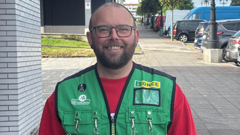 El repartidor de la ONCE Efr�n Rodr�guez, en Oviedo